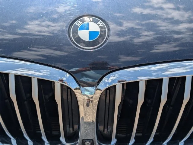 Used 2022 Black BMW xDrive40i image 3