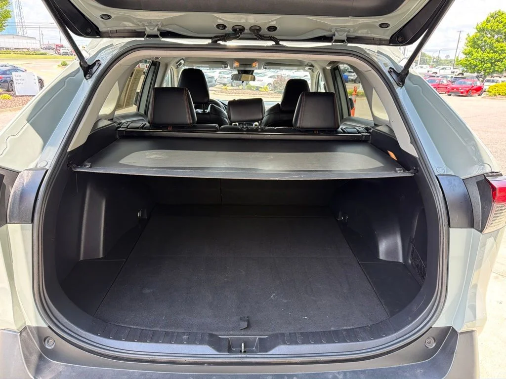 Used 2020  Toyota Adventure image 16