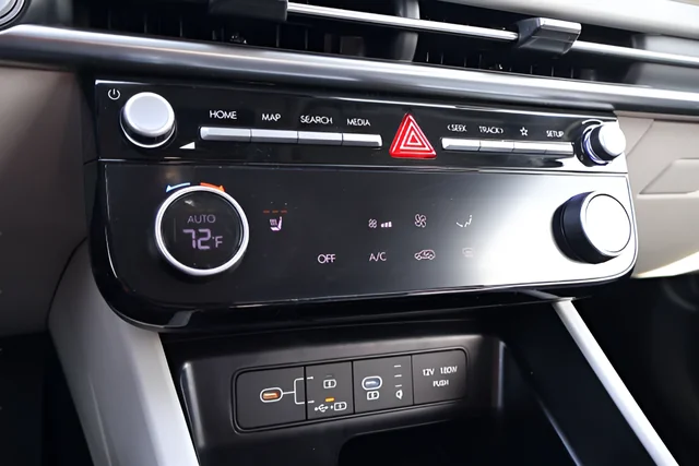 Used 2025 Gray Hyundai SEL Convenience image 14