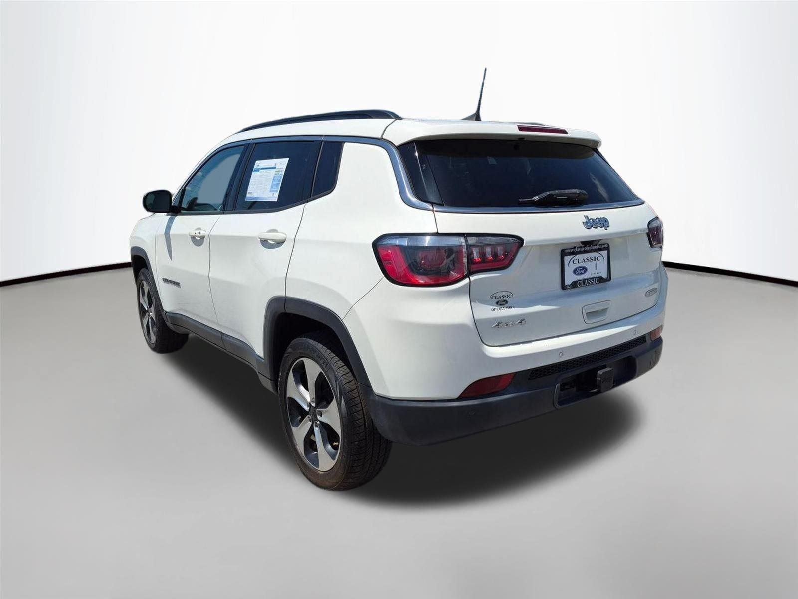 Used 2018 White Clearcoat Jeep Latitude image 7