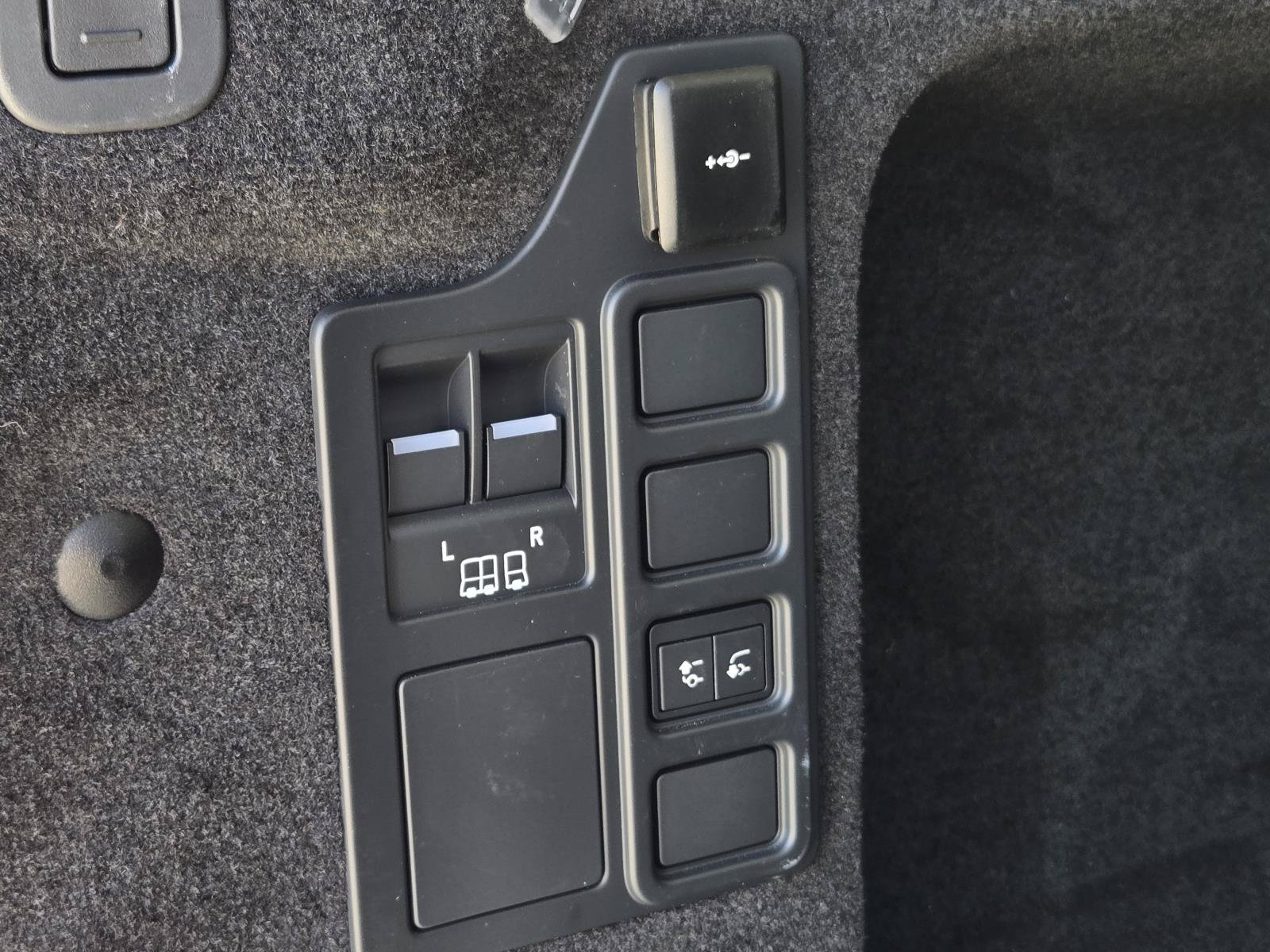 Used 2025 Black Land Rover S image 11