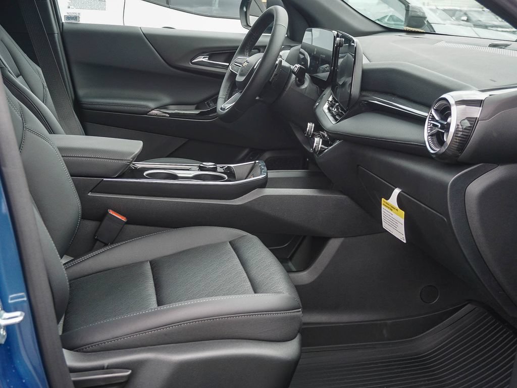 2027 Chevrolet Equinox LT - Photo 12