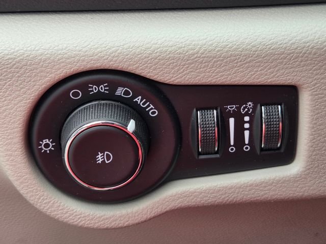 Used 2023 Black Chrysler Touring L image 28