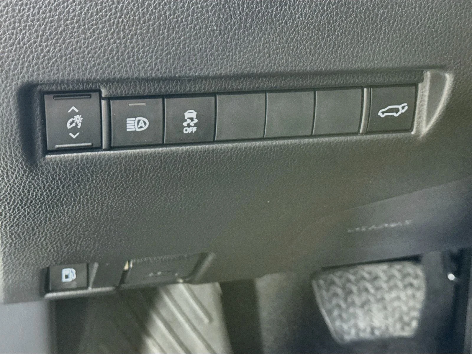 Certified Used 2023 Silver Toyota LE image 10