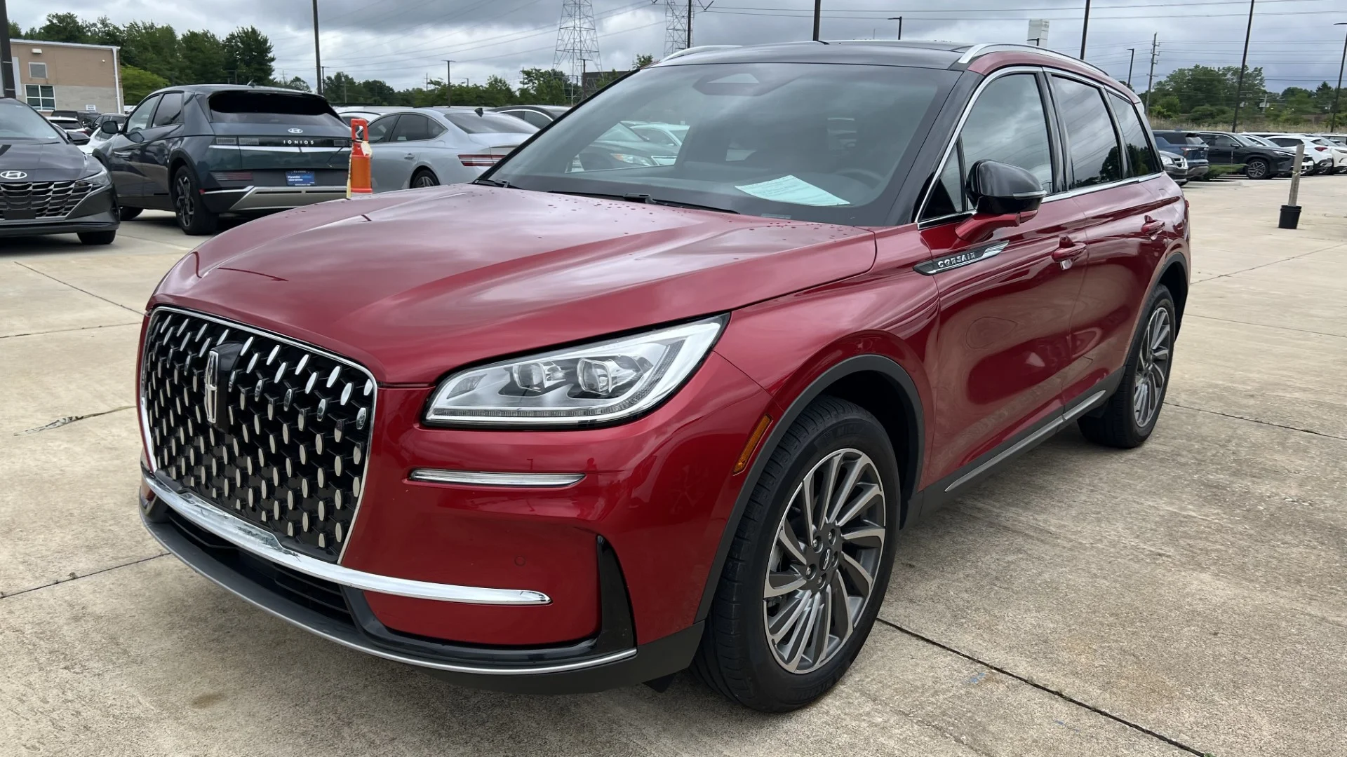 Used 2023 RED Lincoln Reserve image 1