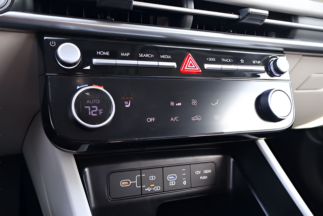 Used 2025 Gray Hyundai SEL Convenience image 14