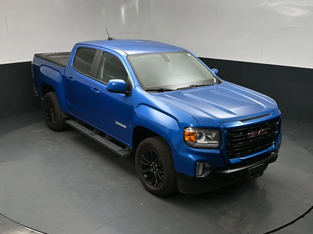 Used 2022 Blue Metallic GMC Elevation image 14
