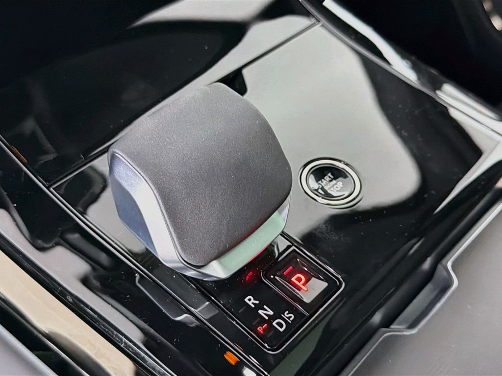 New 2027 Fuji White Land Rover Dynamic SE P400 image 17