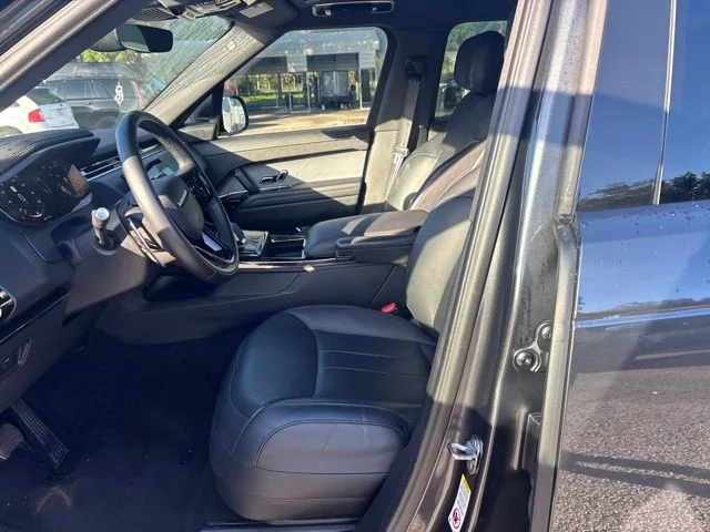Used 2025 Black Land Rover Dynamic SE image 9