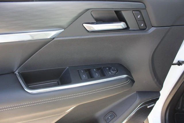 New 2026 White GMC Elevation image 13