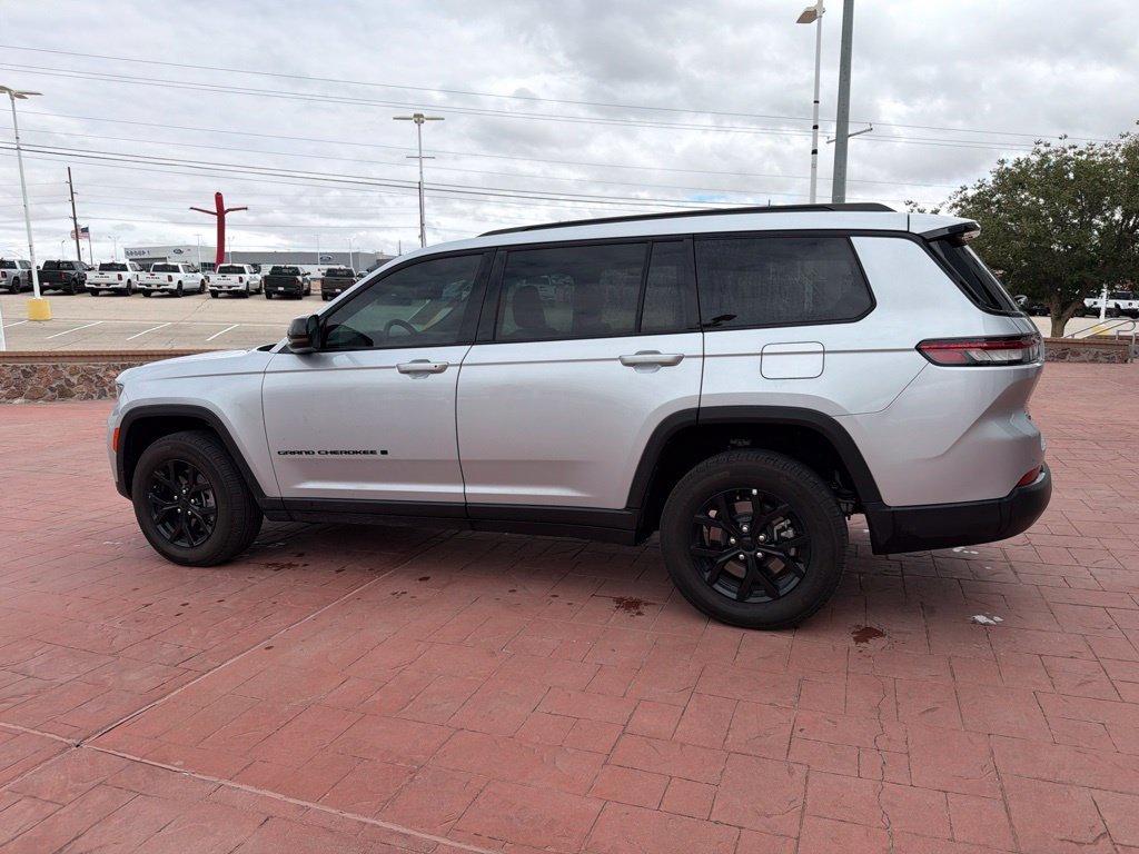 Used 2025 Silver Jeep Altitude X image 4