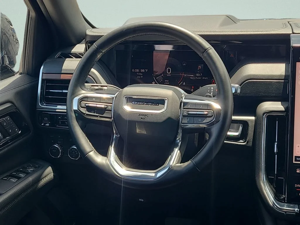 2025 GMC Yukon XL Denali - Photo 12
