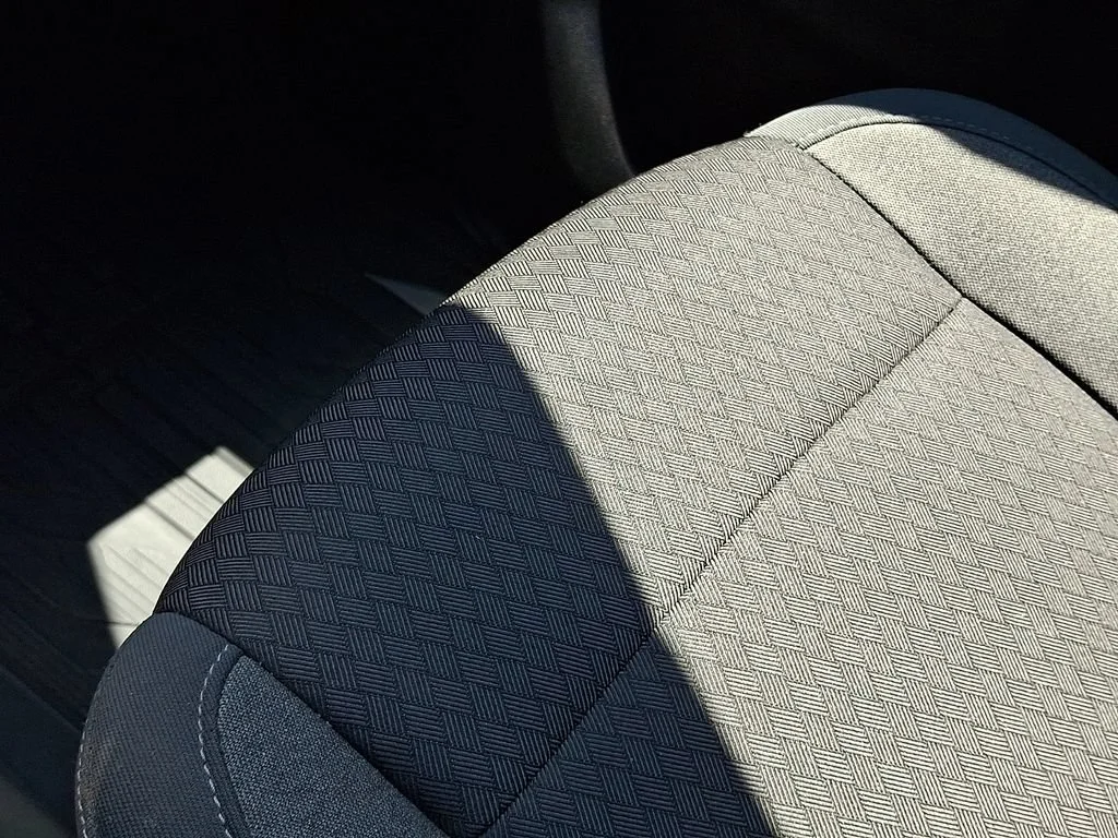Used 2021 SUMMIT WHITE GMC Elevation image 27