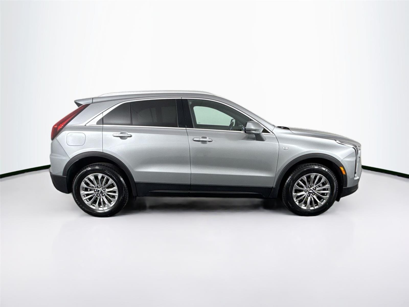 Used 2025 Argent Silver Metallic Cadillac FWD Premium Luxury image 10