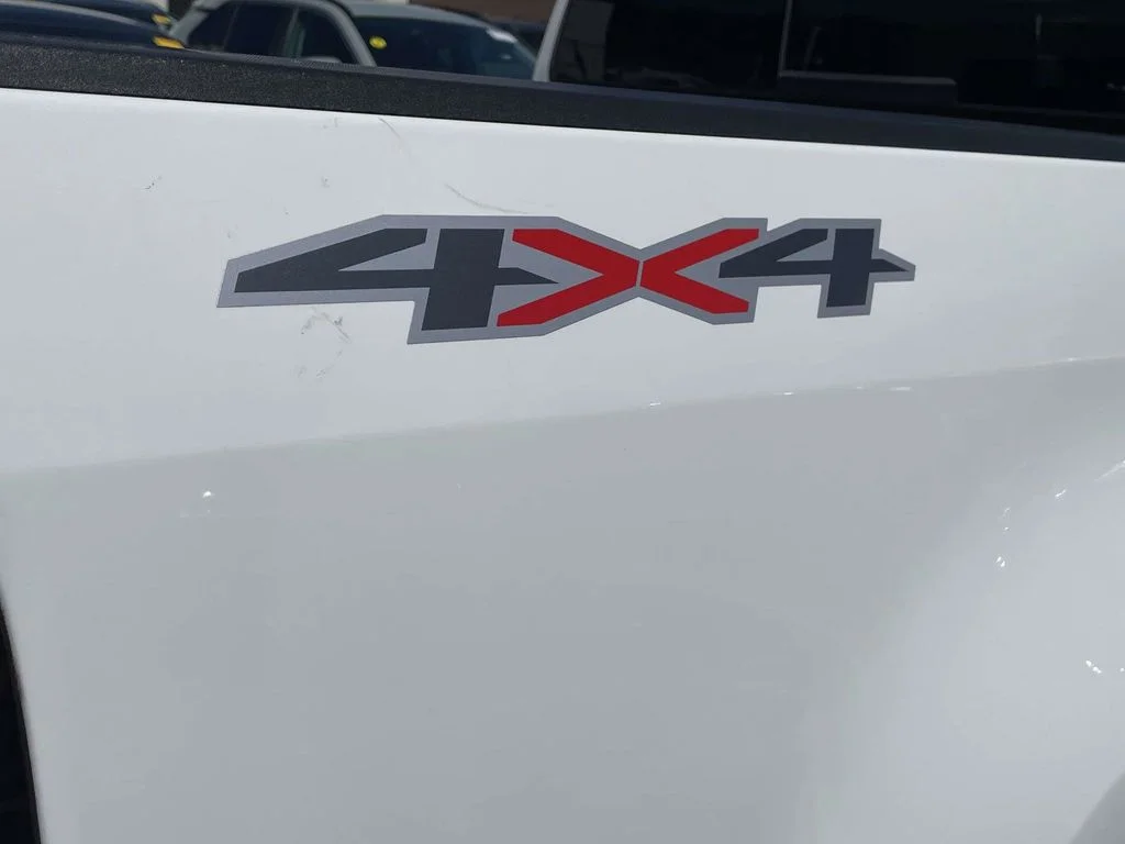 Used 2022 White Chevrolet LT image 10
