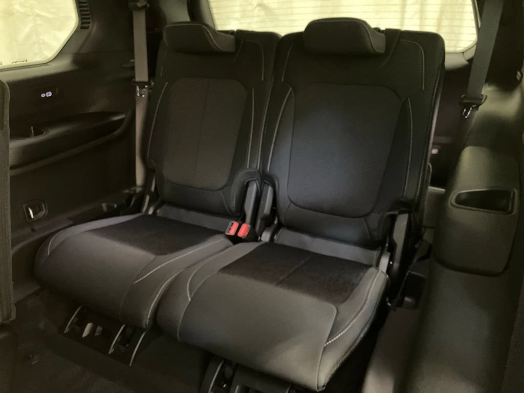 New 2026 Silver Zynith Exterior Paint Jeep Laredo X image 15