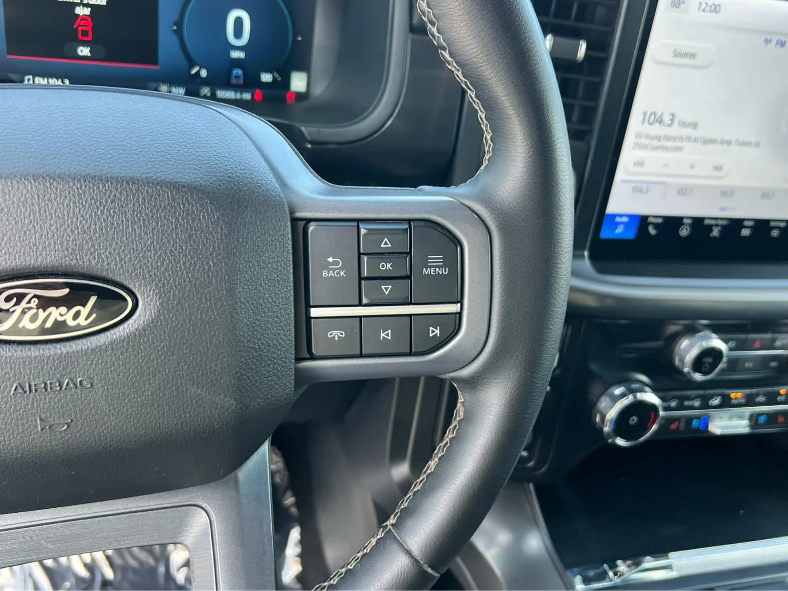 Used 2025 Iconic Silver Metallic Ford LARIAT image 35