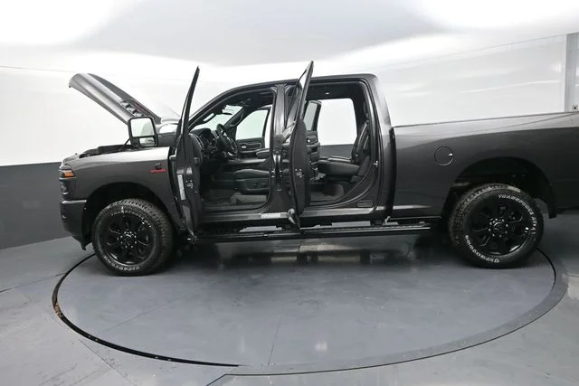 New 2026 Granite Crystal Metallic Clear-Coat Exterior Paint RAM Laramie image 33