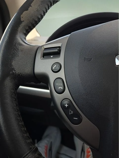 Used 2010 Silver Nissan 2.0 SR image 17