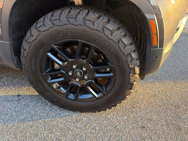 Used 2023 Gray Land Rover S image 7