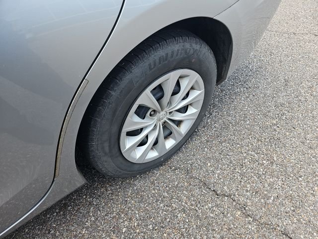 Used 2016 Gray Toyota LE image 12