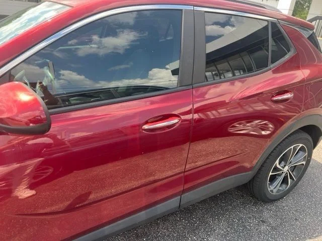 Used 2023  Buick Select image 3