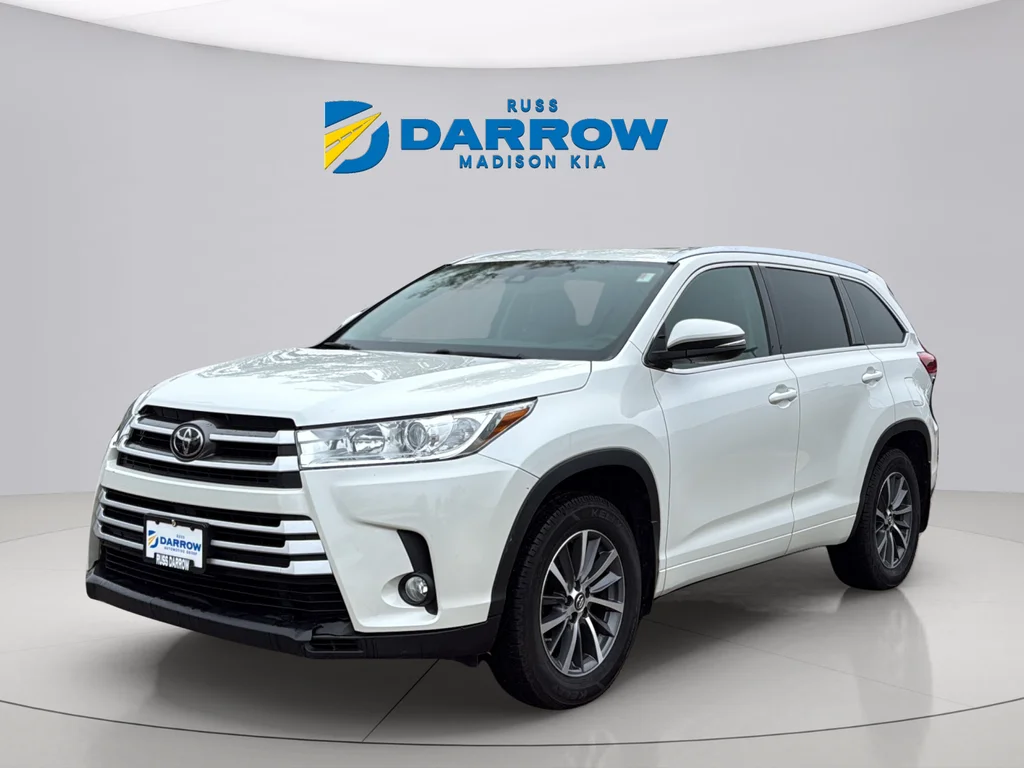 Used 2017 Blizzard Pearl Toyota XLE image 1
