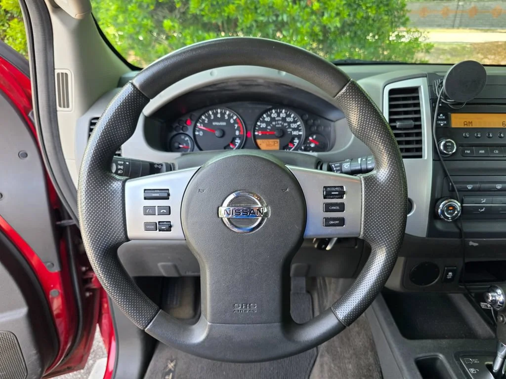 Used 2015 Red Nissan X image 18
