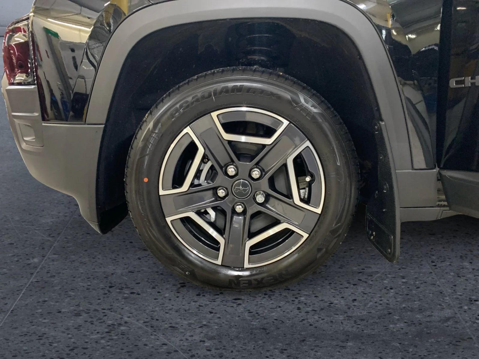 New 2026 Diamond Black Crystal Pearl Jeep Laredo image 9