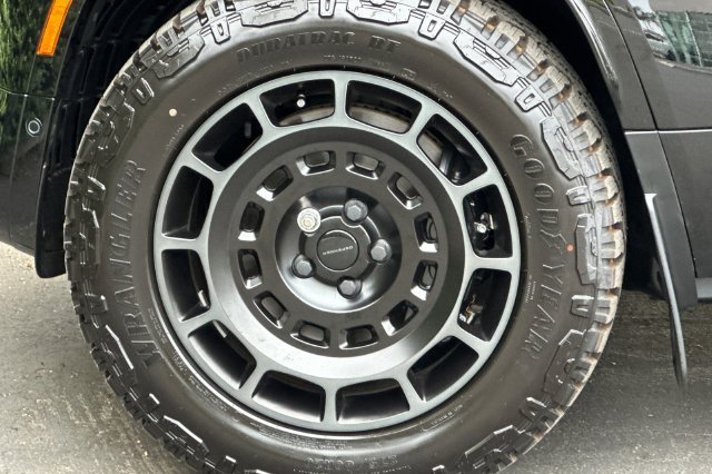 New 2026 Narvik Black Land Rover  image 25