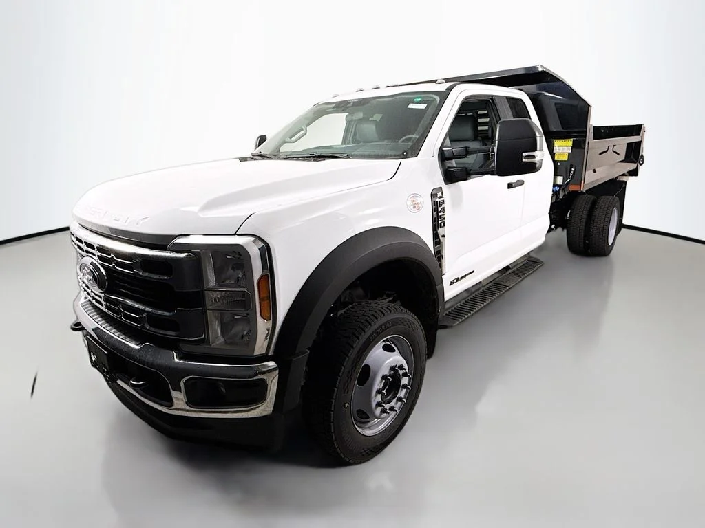 New 2025 Oxford White Ford F-450® XL image 3