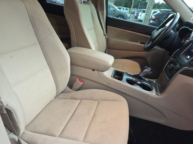 Used 2018 White/off-white Jeep Laredo E image 12