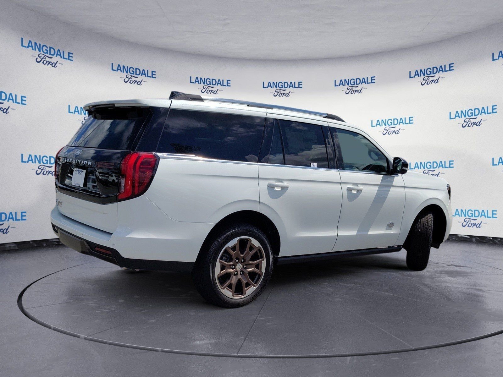 New 2027 Star White Metallic Tri-Coat Ford King Ranch image 4