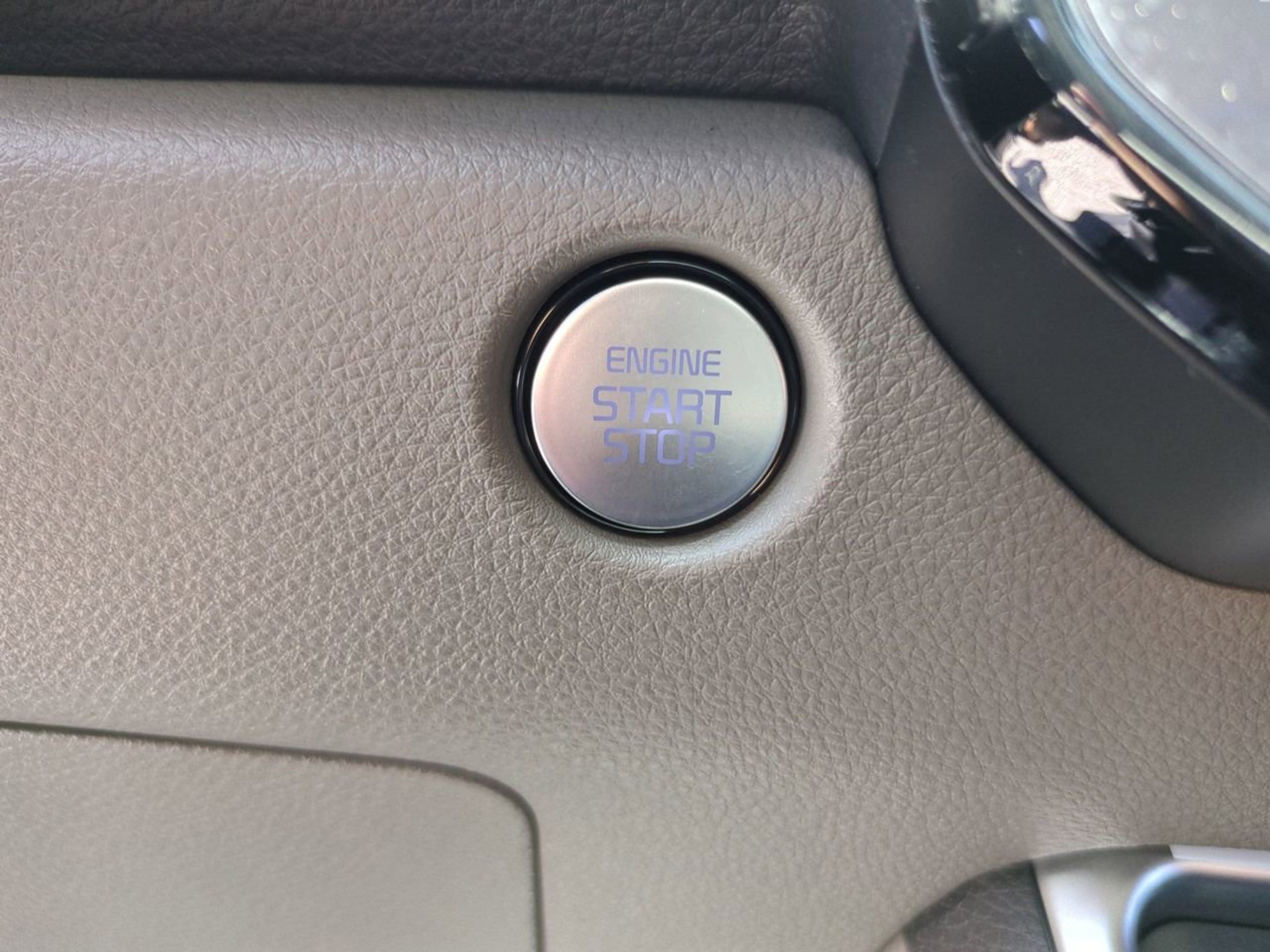 Certified Used 2026 Snow White Pearl Kia LXS image 39