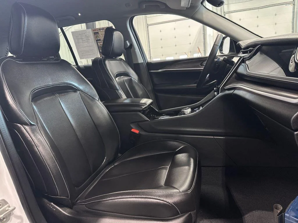 Used 2023 Bright White Clearcoat Jeep Limited image 35