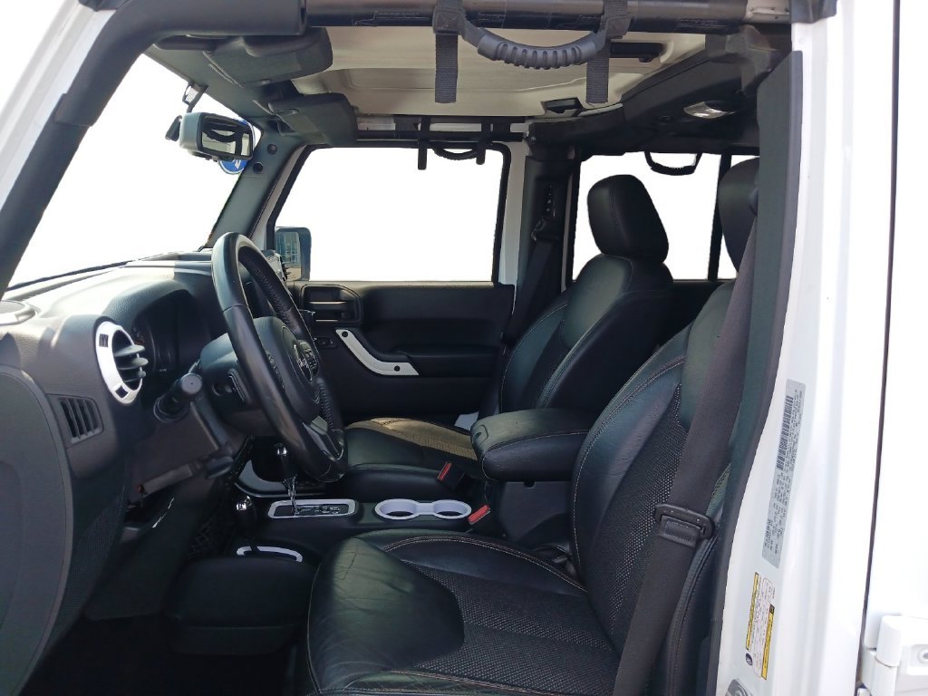 Used 2016 White Jeep Unlimited Sahara image 27