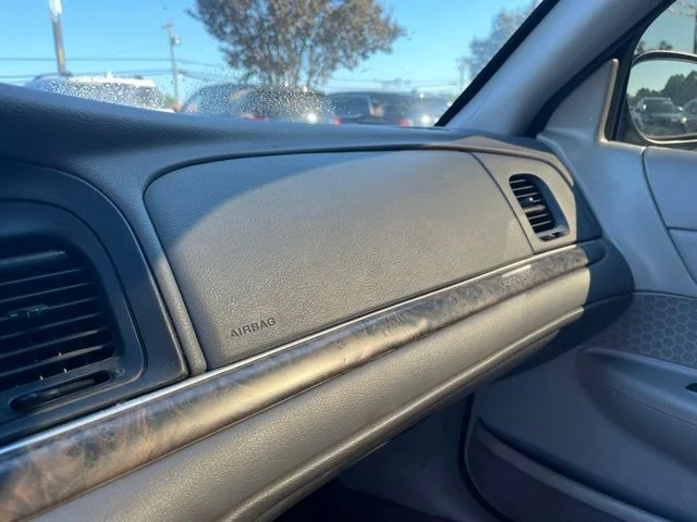 Used 2000  Ford LX image 20