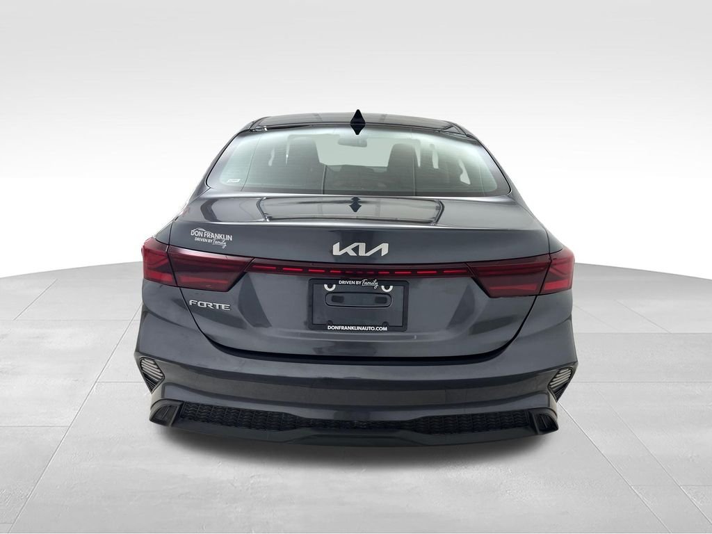 Used 2024 Gray Kia LXS image 4
