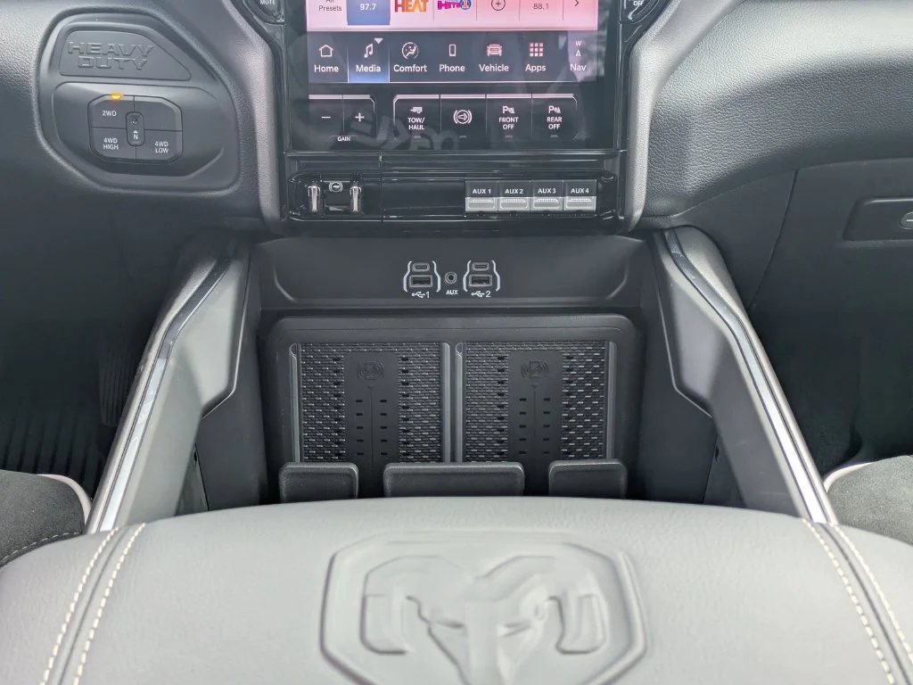 New 2026 Granite Crystal Metallic Clear-Coat Exterior Paint RAM Laramie image 22