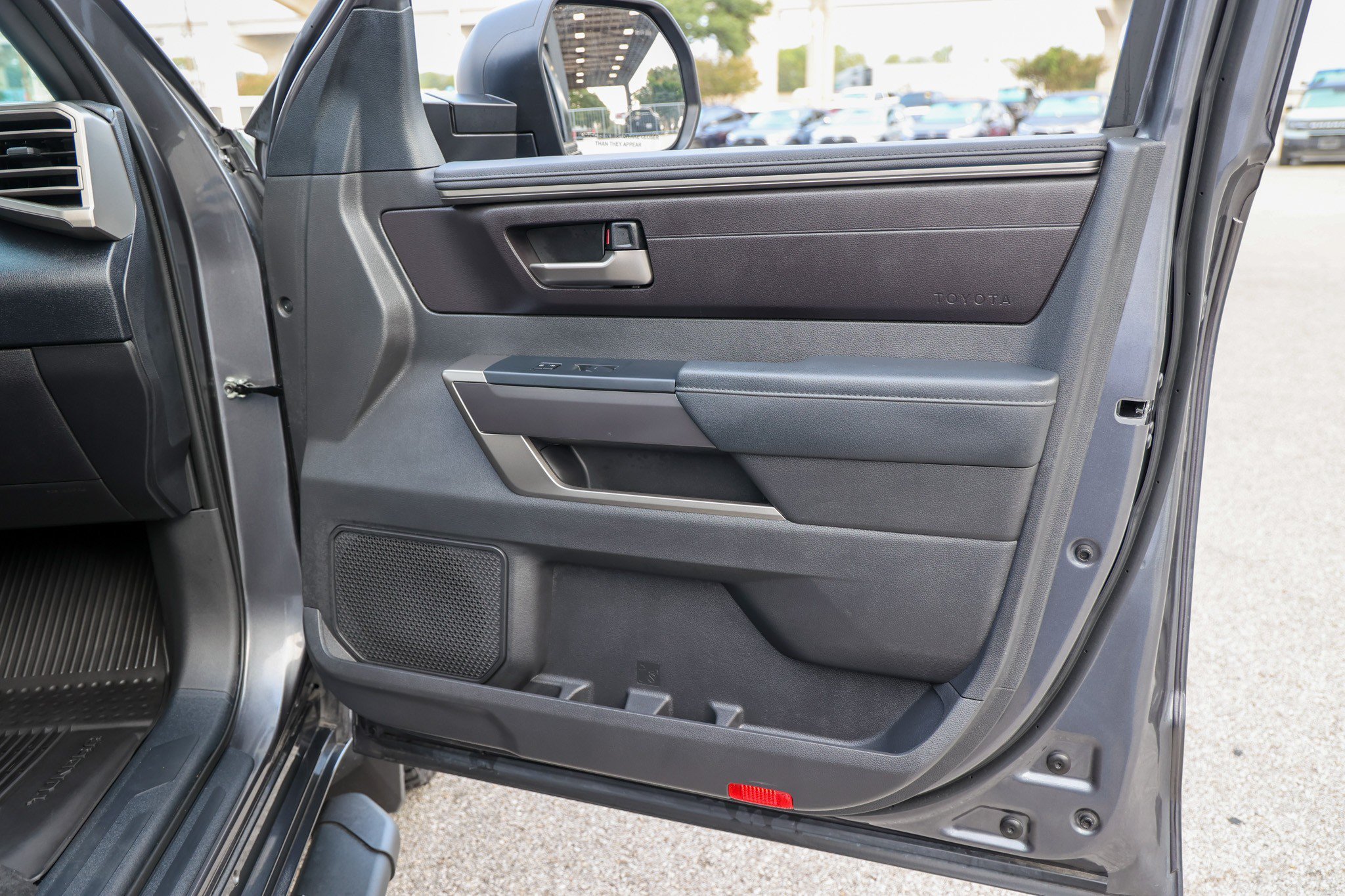 Used 2025 MAGNETIC GRAY MET Toyota SR5 image 38