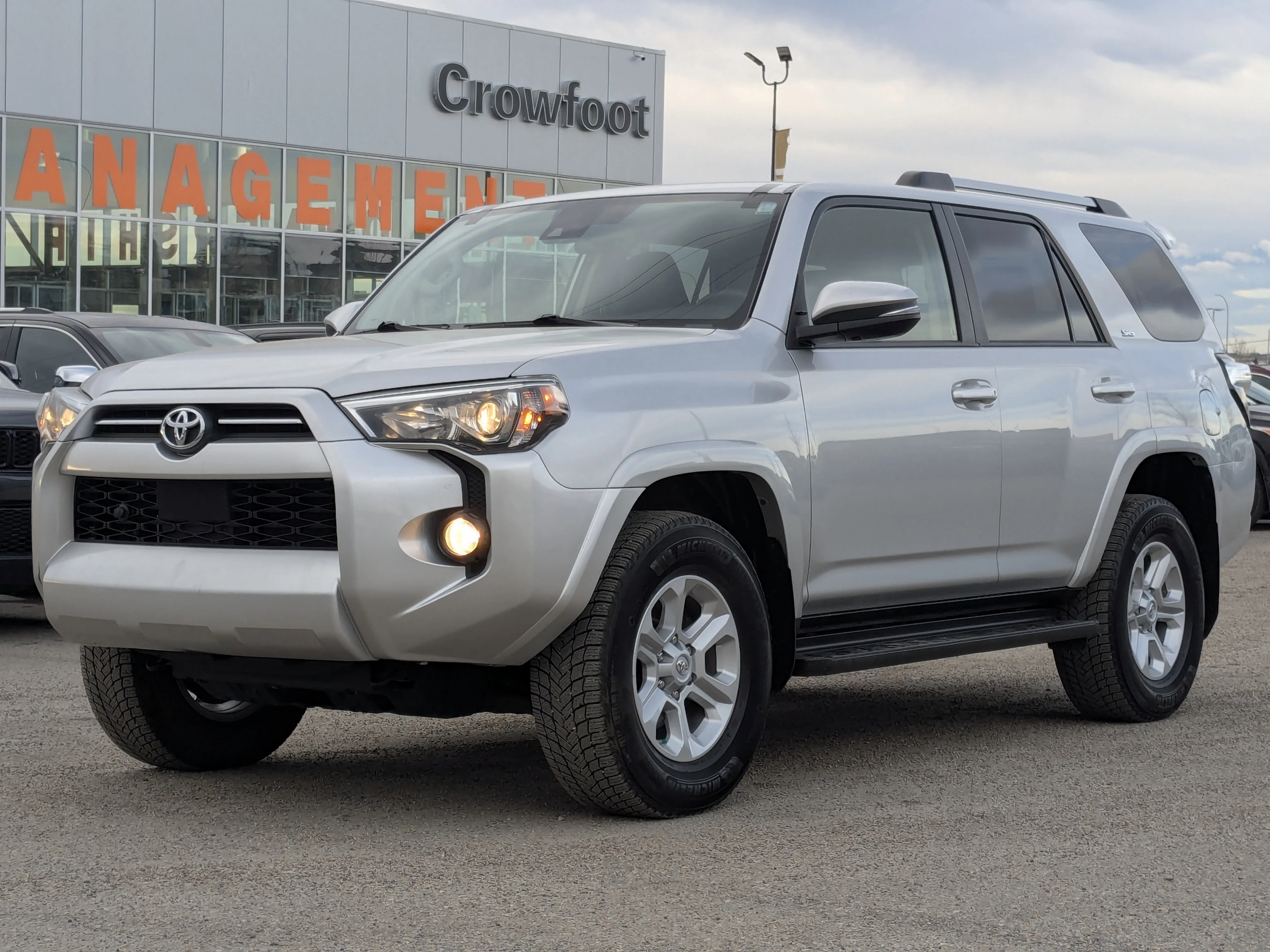 Used 2020 Silver Toyota 4DR 4WD - Leather - Sunroof - Back Up Cam - image 4