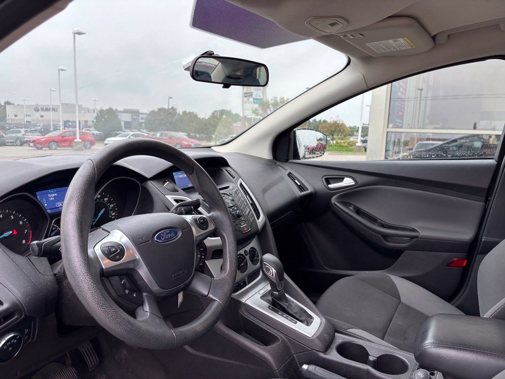 Used 2013 Tuxedo Black Ford SE image 9