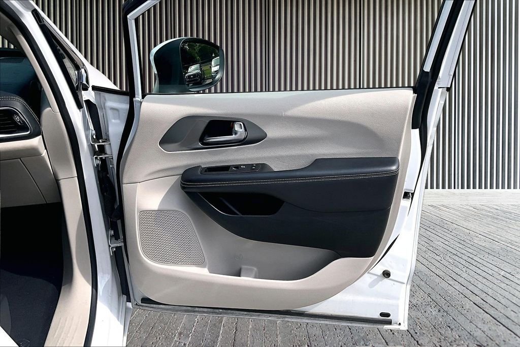 Used 2023 White Chrysler Touring L image 24