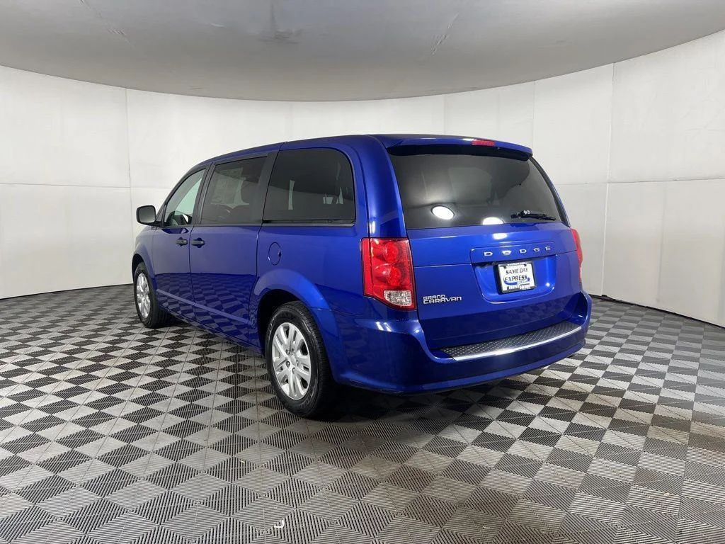 Used 2019 Indigo Blue Dodge SE image 6