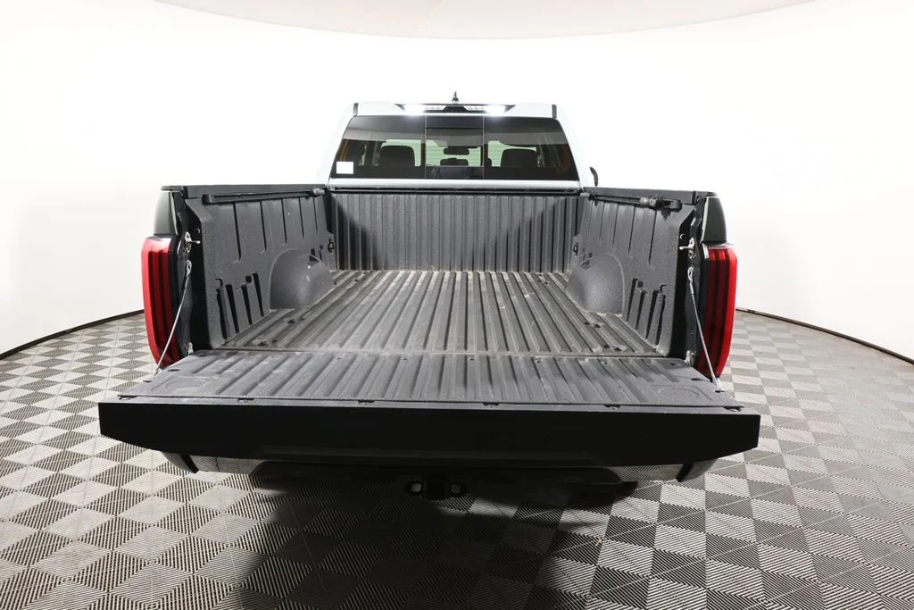 Used 2023  Toyota SR5 image 34