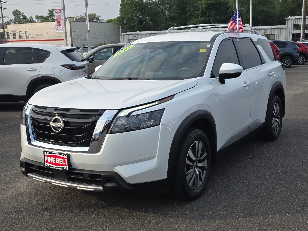 Used 2025 White Nissan SL image 2