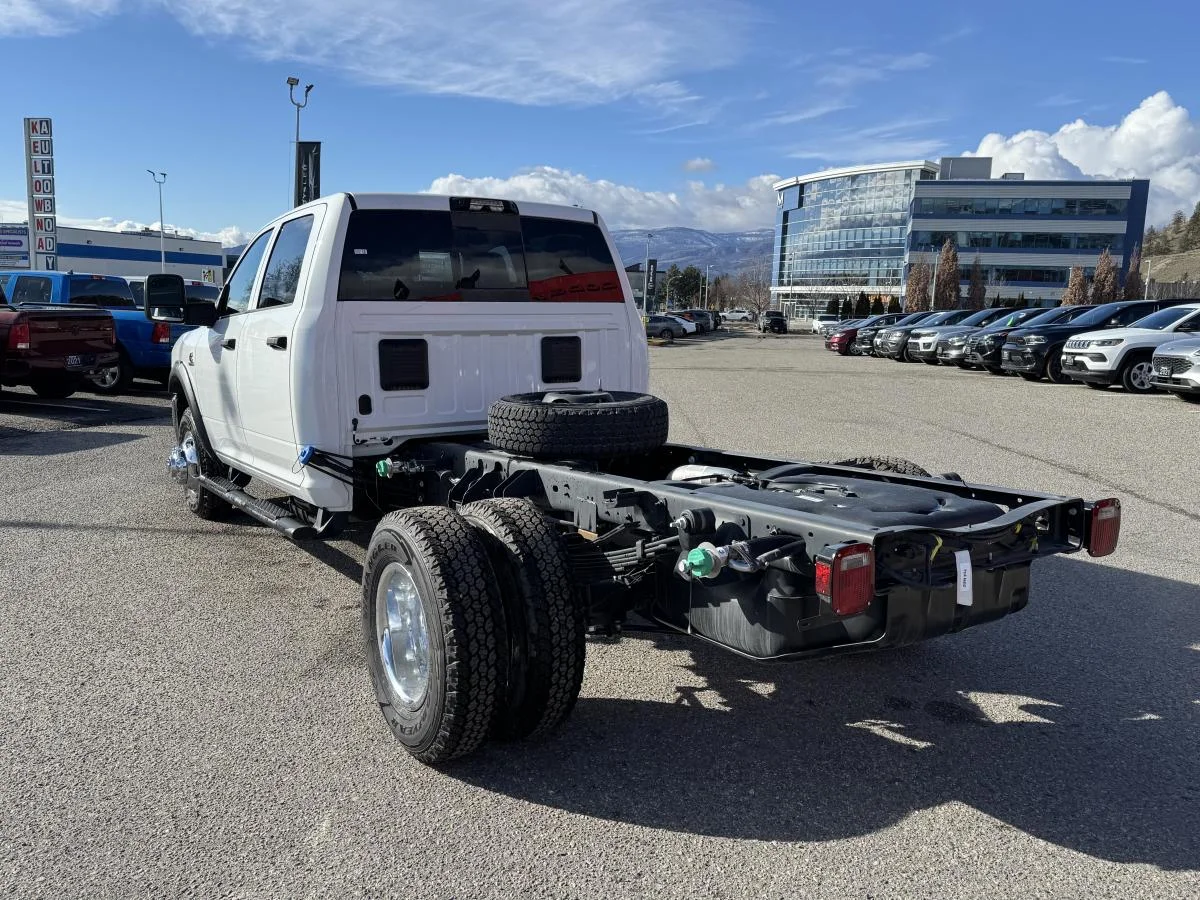 New 2026 White RAM Tradesman 4x4 Crew Cab 172.4" WB image 7