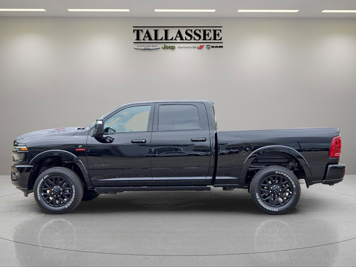 New 2026 Diamond Black Crystal Pearlcoat Ram Limited image 12