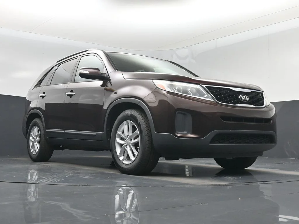 Used 2015 Red Kia LX image 32