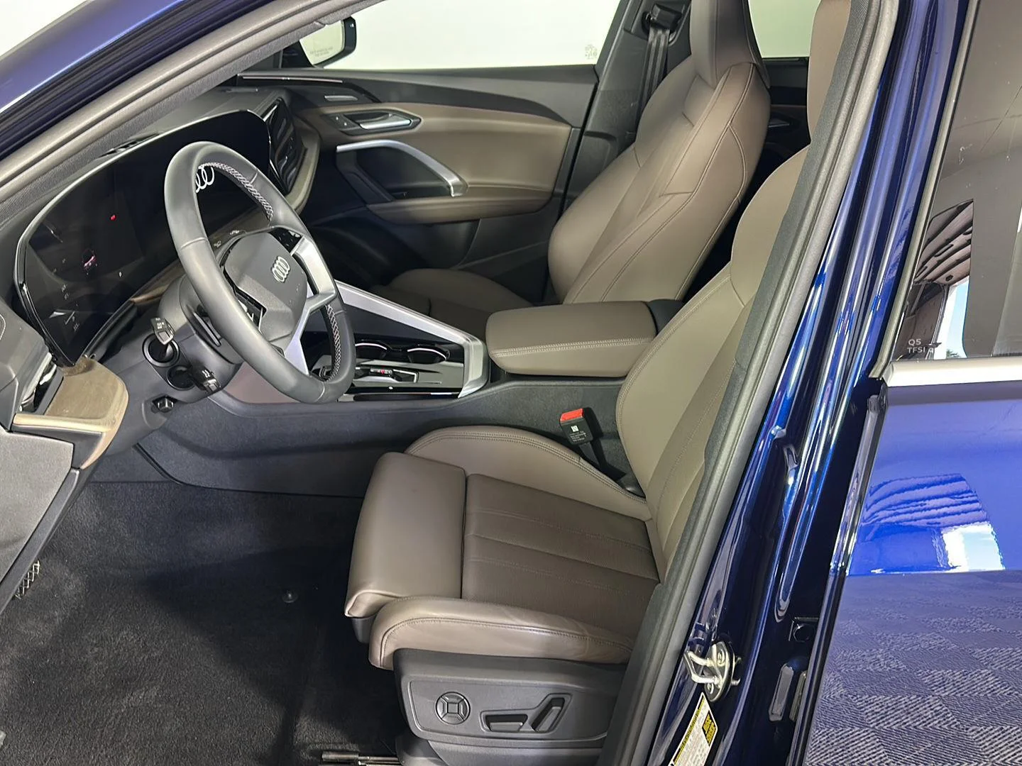 Used 2025 Navarra Blue Metallic Audi Premium Plus image 16